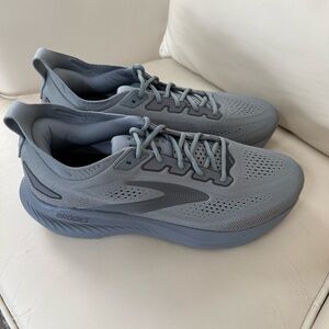 New with box Brooks Glycerin 23 DNA tuned lace up gray sneakers men’s size 13EE